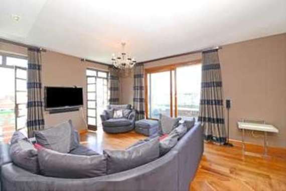 2 bedroom Flat for s...